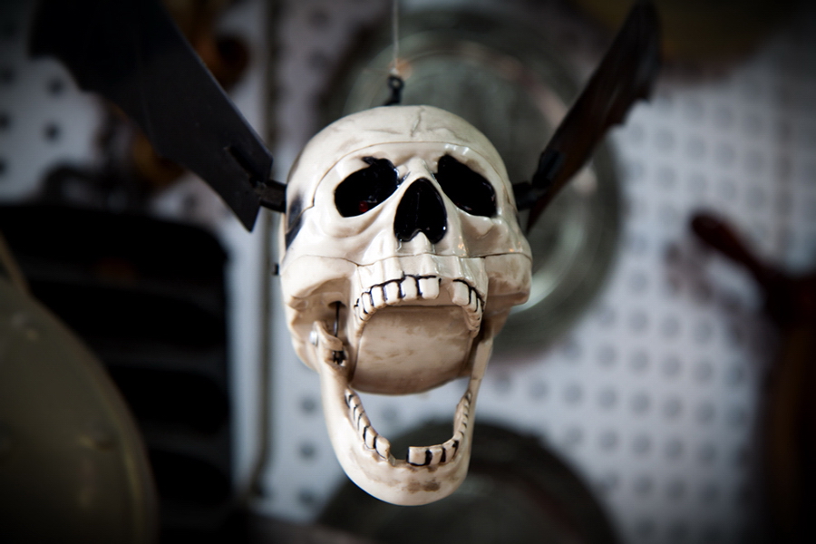 풍물시장에 전시된 해골