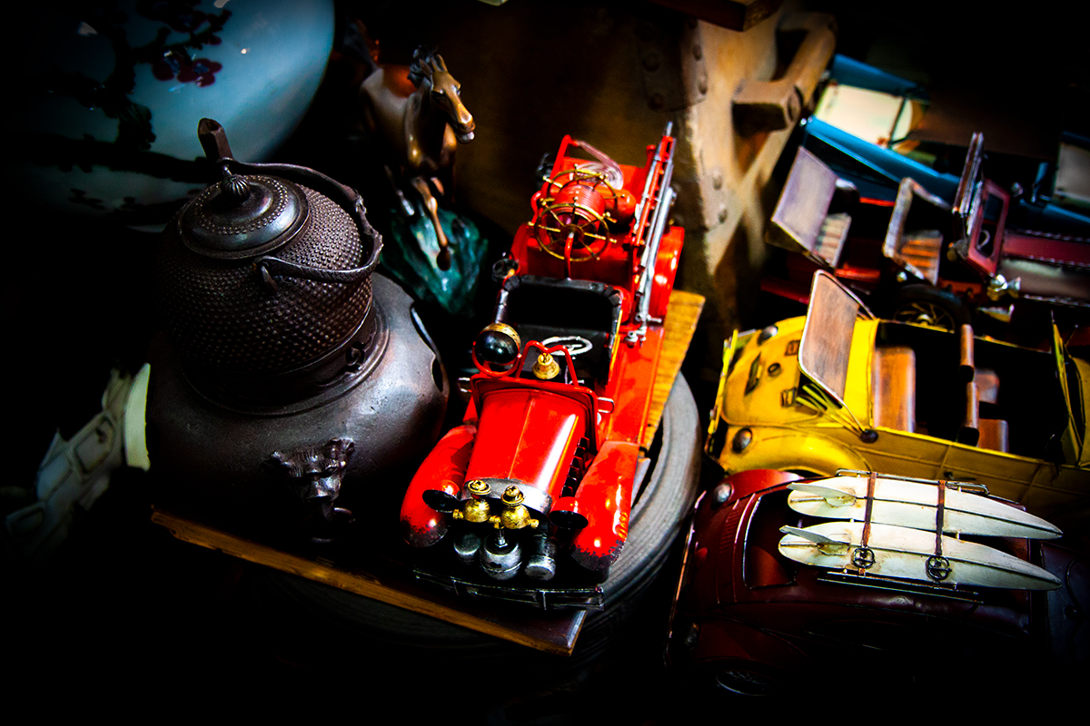 풍물시장의 자동차 모형