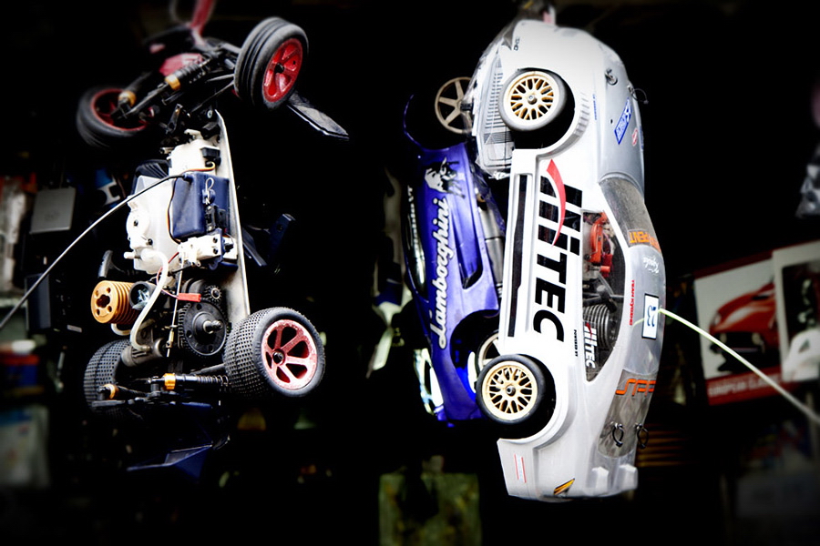 풍물시장에 걸려있는 자동차